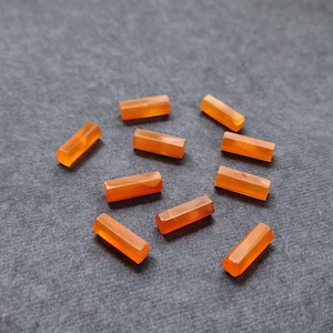 Orangea karneolkristallpärlor - 5 x 10 mm fasetterade ädelstenar