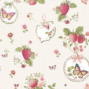 Könnte beinhalten: Ein sich wiederholendes Muster auf cremefarbenem Hintergrund mit roten Erdbeeren mit grünen Blättern, verschiedenen bunten Schmetterlingen, kleinen rosa Blüten und gewellten kreisförmigen Rahmen mit rosa und grünen Schleifen.