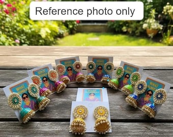 Meenakari Jhumka a granel con pendientes de tarjeta Favores de boda Rajasthani Jhumki pintados a mano, regalos de devolución de Mehndi y Sangeet, estilo Kundan Polki