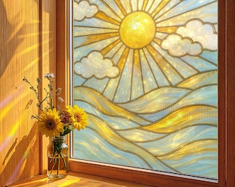 Puede incluir: Una vidriera que representa un día soleado con un sol amarillo, nubes blancas y líneas onduladas amarillas y azules. La ventana está enmarcada en madera. Un pequeño tarro de cristal con flores amarillas está sobre el alféizar de madera.