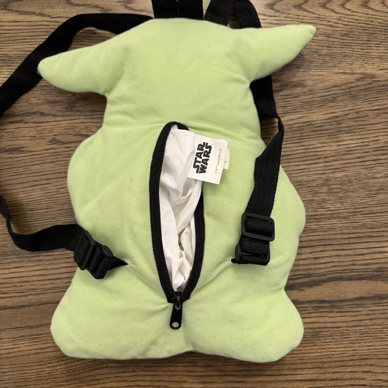 Mochila de peluche 3D de Baby Yoda, Grogu y el Mandaloriano de Star Wars "El Niño" imagen 2