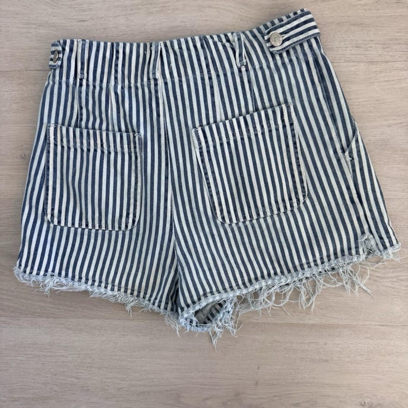 BDG Urban Outfitters Gestreifte Damen-Jeansshorts W29 Raw Hem Y2K Bild 8