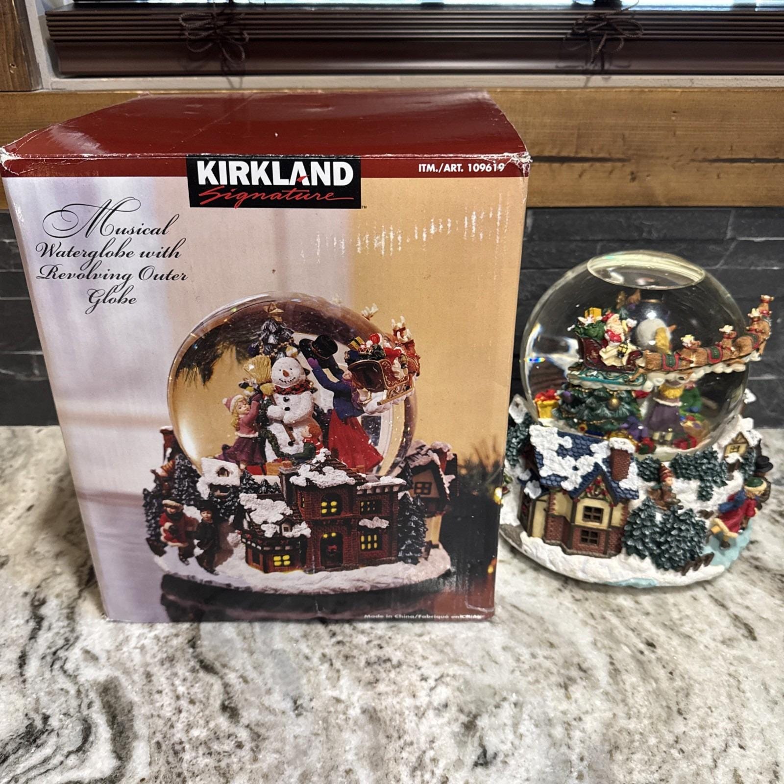カークランド スノーグローブ スノードーム キリスト降誕 Kirkland Kirkland Snowmen Musical Snowglobe Revolving GLOBE Plays Here
