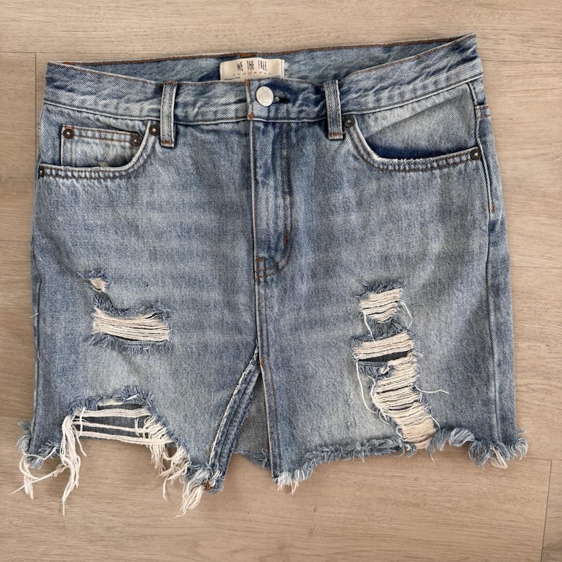 Spódnica z denimu Free People We The Free z przetarciami, 27 surowych brzegów, Y2K, damska zdjęcie 1
