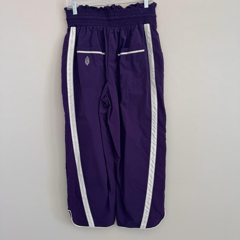 Pantaloni da jogging da donna Free People FP Movement, taglia media, colore ametista scuro, modello Wayside, NUOVI immagine 7
