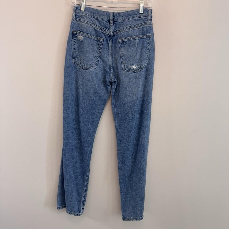 Jeans modello Mom Jeans Free People Distressed da donna, taglia 25, colore blu, vita alta, chiusura con bottoni, stile Y2K immagine 4