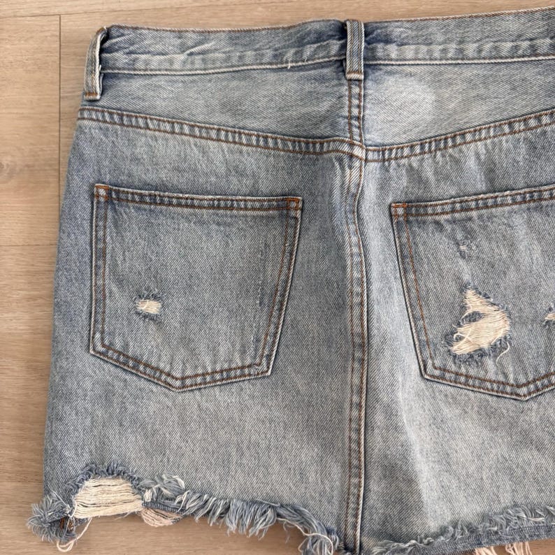 Spódnica z denimu Free People We The Free z przetarciami, 27 surowych brzegów, Y2K, damska zdjęcie 8