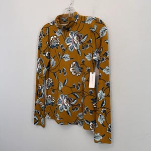Top Maeve Anthropologie con cuello alto y estampado floral, talla XS, color mostaza, manga larga, nuevo con etiquetas, estilo bohemio. imagen 2