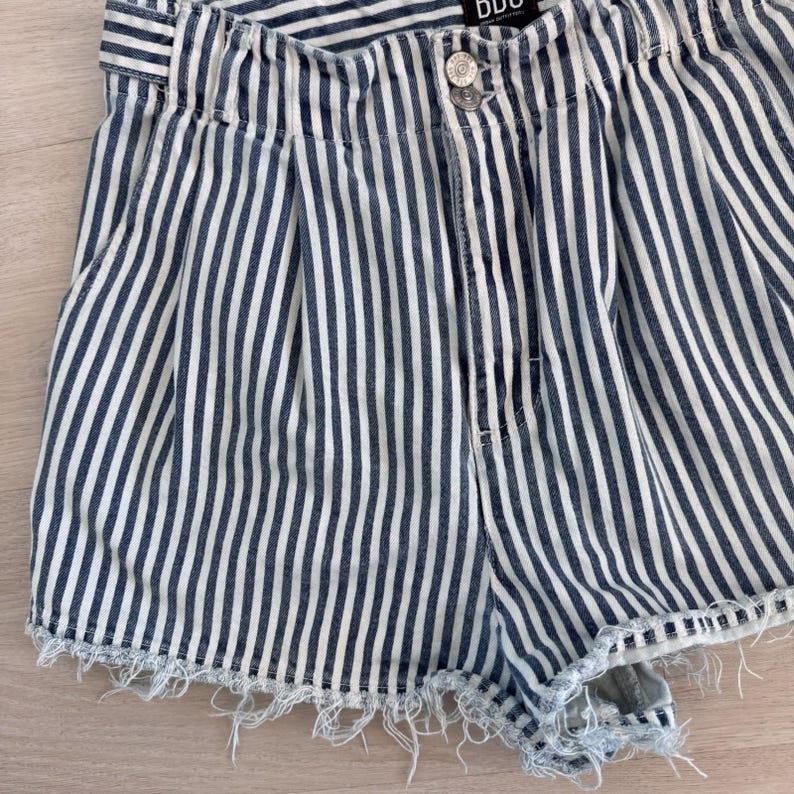 BDG Urban Outfitters Gestreifte Damen-Jeansshorts W29 Raw Hem Y2K Bild 3
