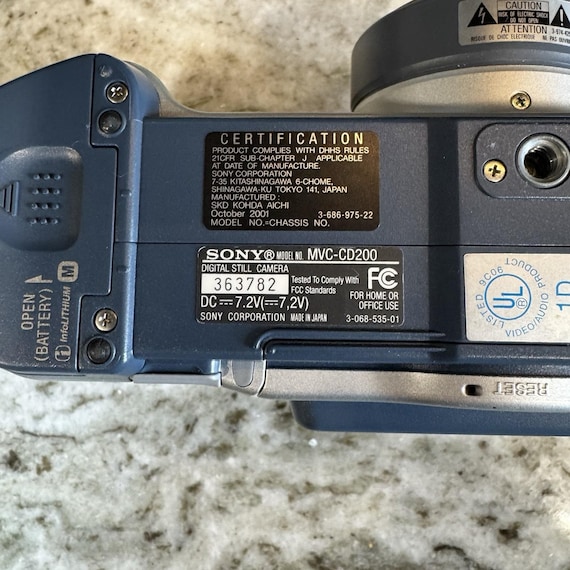 Sony Mavica MVC-CD200 2.1MP デジタルカメラのみ - シルバー