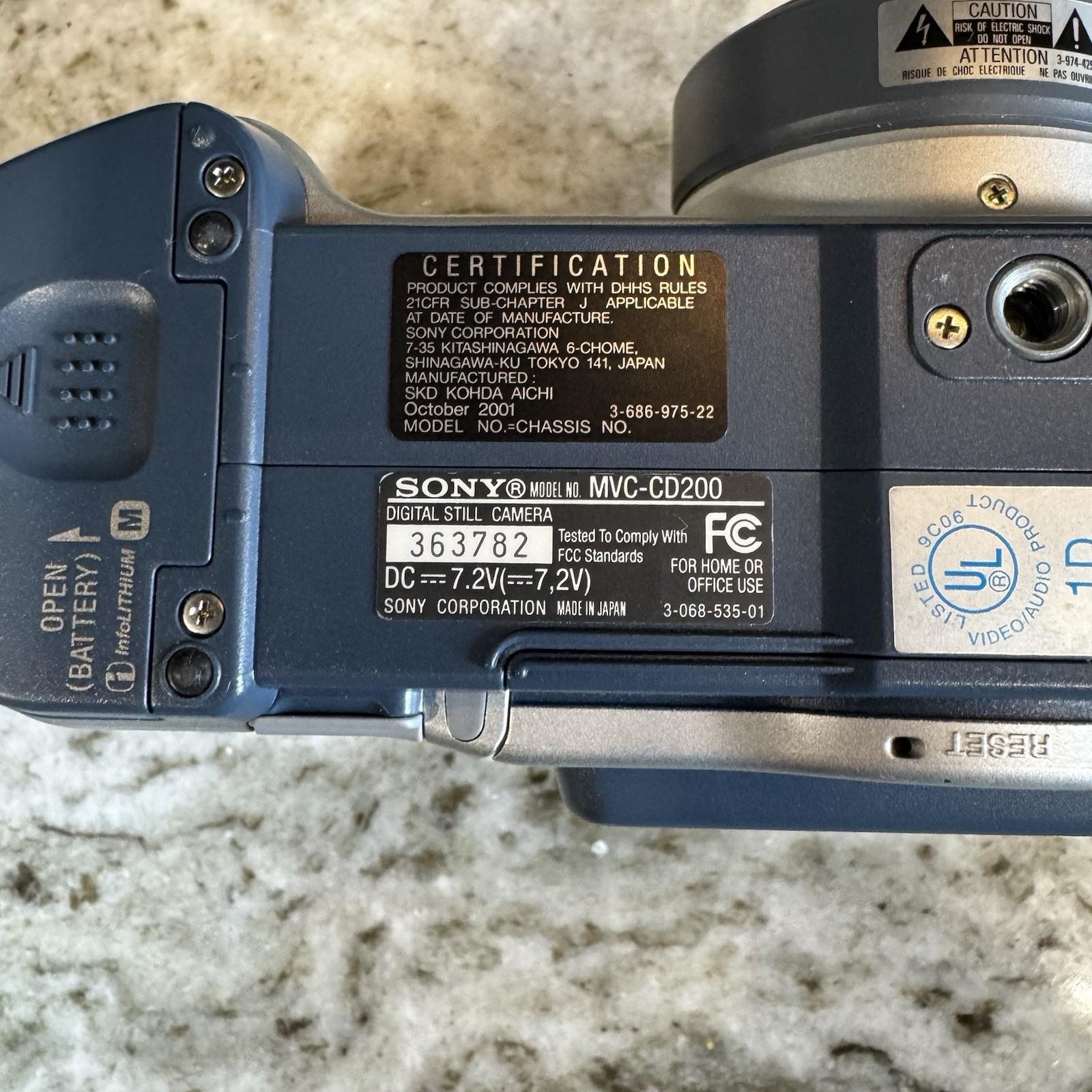 Sony Mavica MVC-CD200 2.1MP デジタルカメラのみ - シルバー