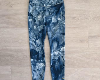 Leggings deportivos Nike Dri Fit con estampado floral azul para mujer, talla pequeña