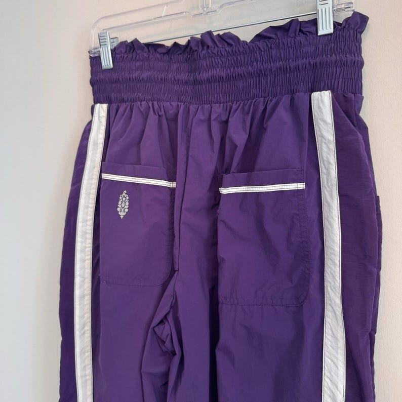 Pantaloni da jogging da donna Free People FP Movement, taglia media, colore ametista scuro, modello Wayside, NUOVI immagine 8