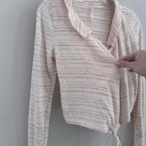 Cárdigan de punto estilo boho, color rosa marfil, abierto por delante, de Free People, talla XS. imagen 6