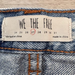 Spódnica z denimu Free People We The Free z przetarciami, 27 surowych brzegów, Y2K, damska zdjęcie 7