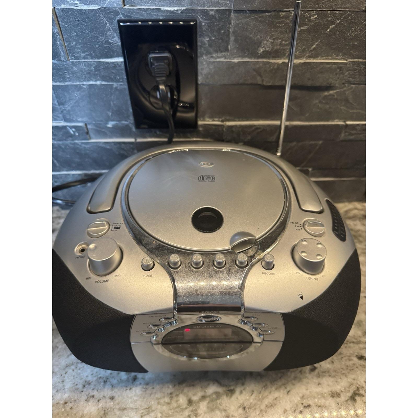 Durabrand Portable CD Player Am Fm Radio Cassette Record CD-203 Silver ...