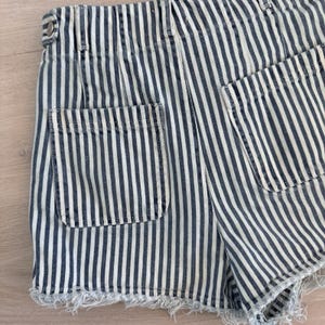 BDG Urban Outfitters Gestreifte Damen-Jeansshorts W29 Raw Hem Y2K Bild 10