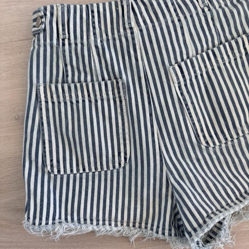 BDG Urban Outfitters Gestreifte Damen-Jeansshorts W29 Raw Hem Y2K Bild 10