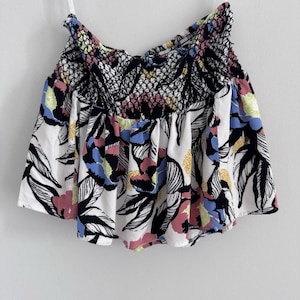 Top tomara que caia estilo boho camponês com modelagem franzida em rayon da Free People. imagem 1