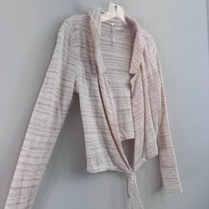Cárdigan de punto estilo boho, color rosa marfil, abierto por delante, de Free People, talla XS. imagen 9