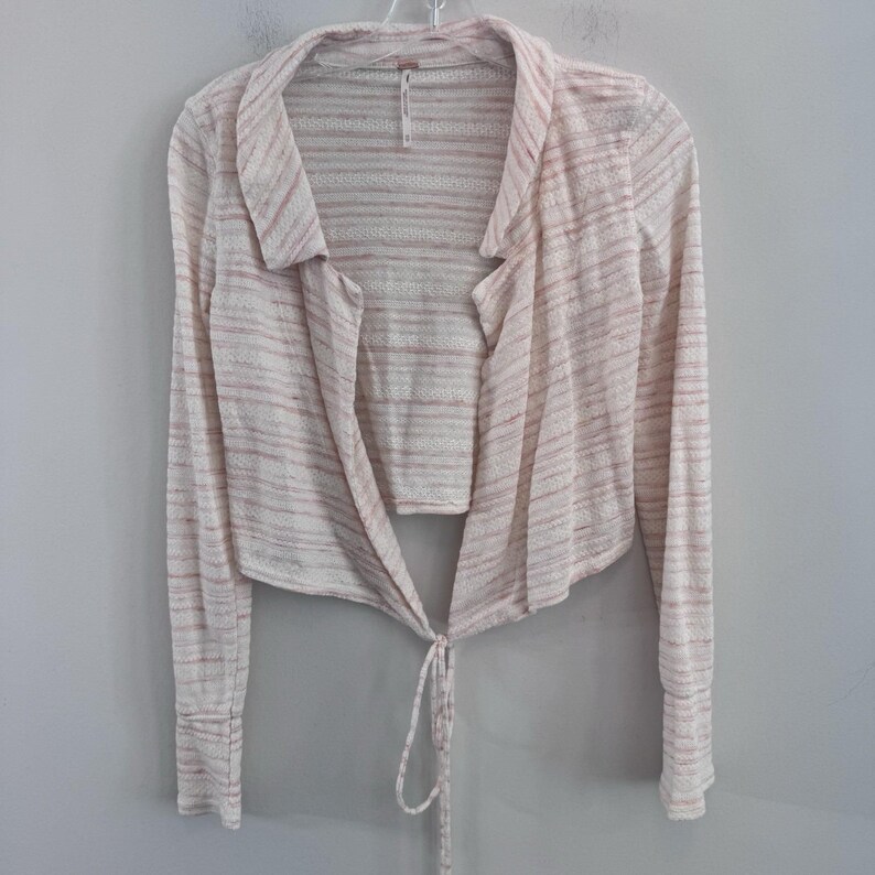 Cárdigan de punto estilo boho, color rosa marfil, abierto por delante, de Free People, talla XS. imagen 2
