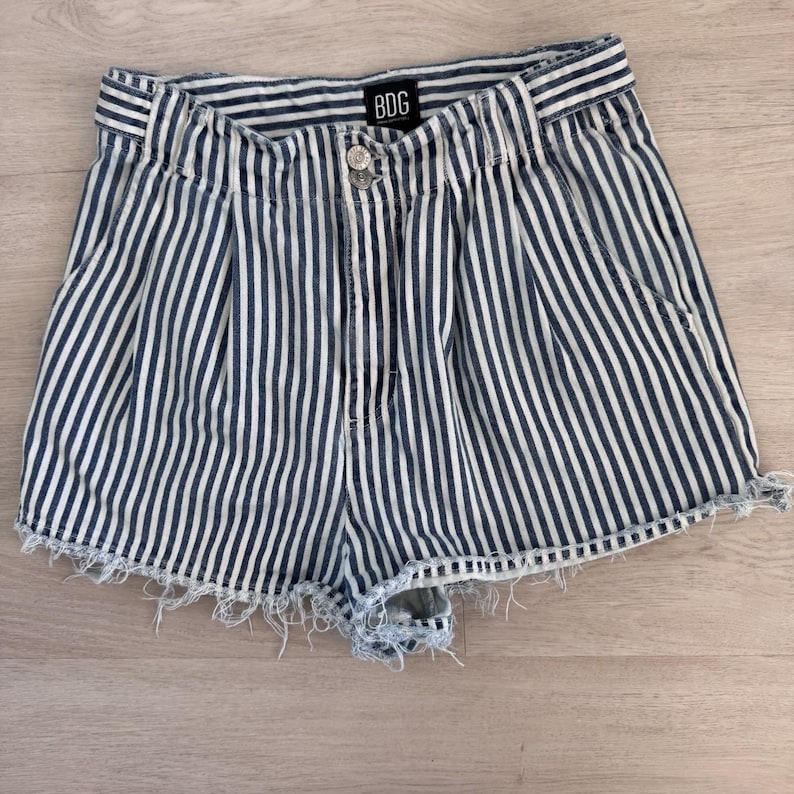 BDG Urban Outfitters Gestreifte Damen-Jeansshorts W29 Raw Hem Y2K Bild 1