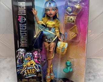 Muñeca Monster High Cleo De 'nile con mascota Hissey y accesorios de 28 cm (11 pulgadas), sellada y nueva.