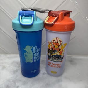 Botella mezcladora de Star Wars de 828 ml (28 oz), juego de 2 unidades, completamente nueva. Yoda, piloto rebelde. imagen 1