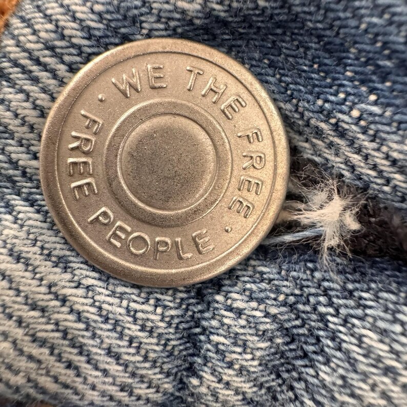 Spódnica z denimu Free People We The Free z przetarciami, 27 surowych brzegów, Y2K, damska zdjęcie 6
