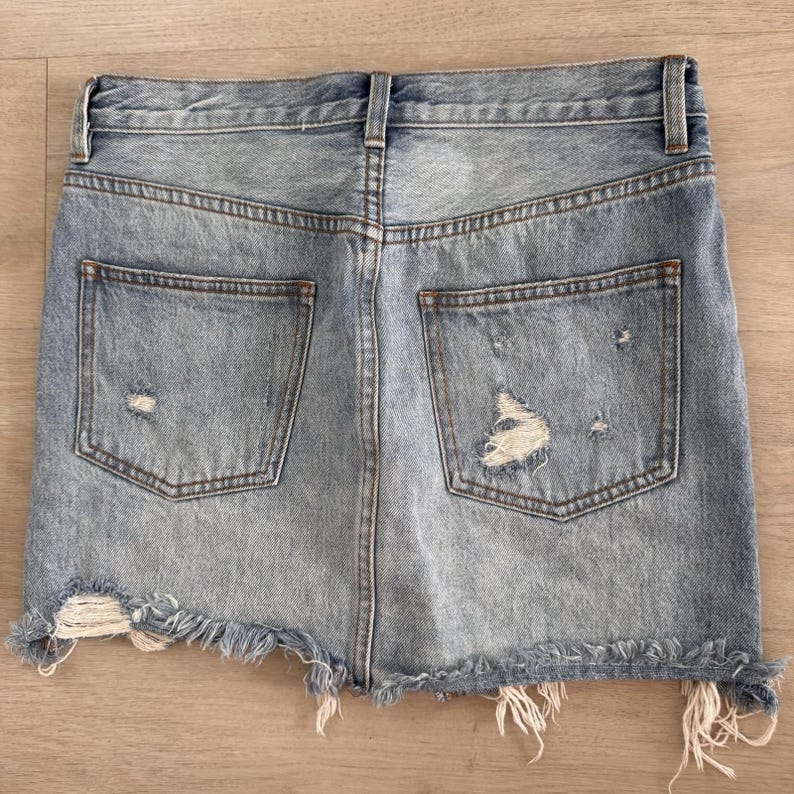 Spódnica z denimu Free People We The Free z przetarciami, 27 surowych brzegów, Y2K, damska zdjęcie 2