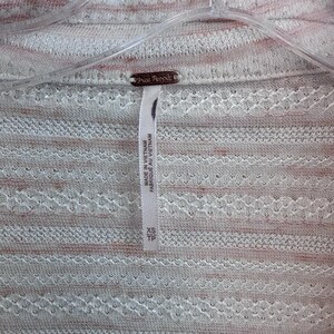 Cárdigan de punto estilo boho, color rosa marfil, abierto por delante, de Free People, talla XS. imagen 5