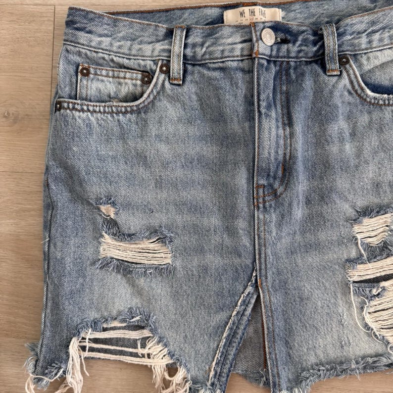 Spódnica z denimu Free People We The Free z przetarciami, 27 surowych brzegów, Y2K, damska zdjęcie 4