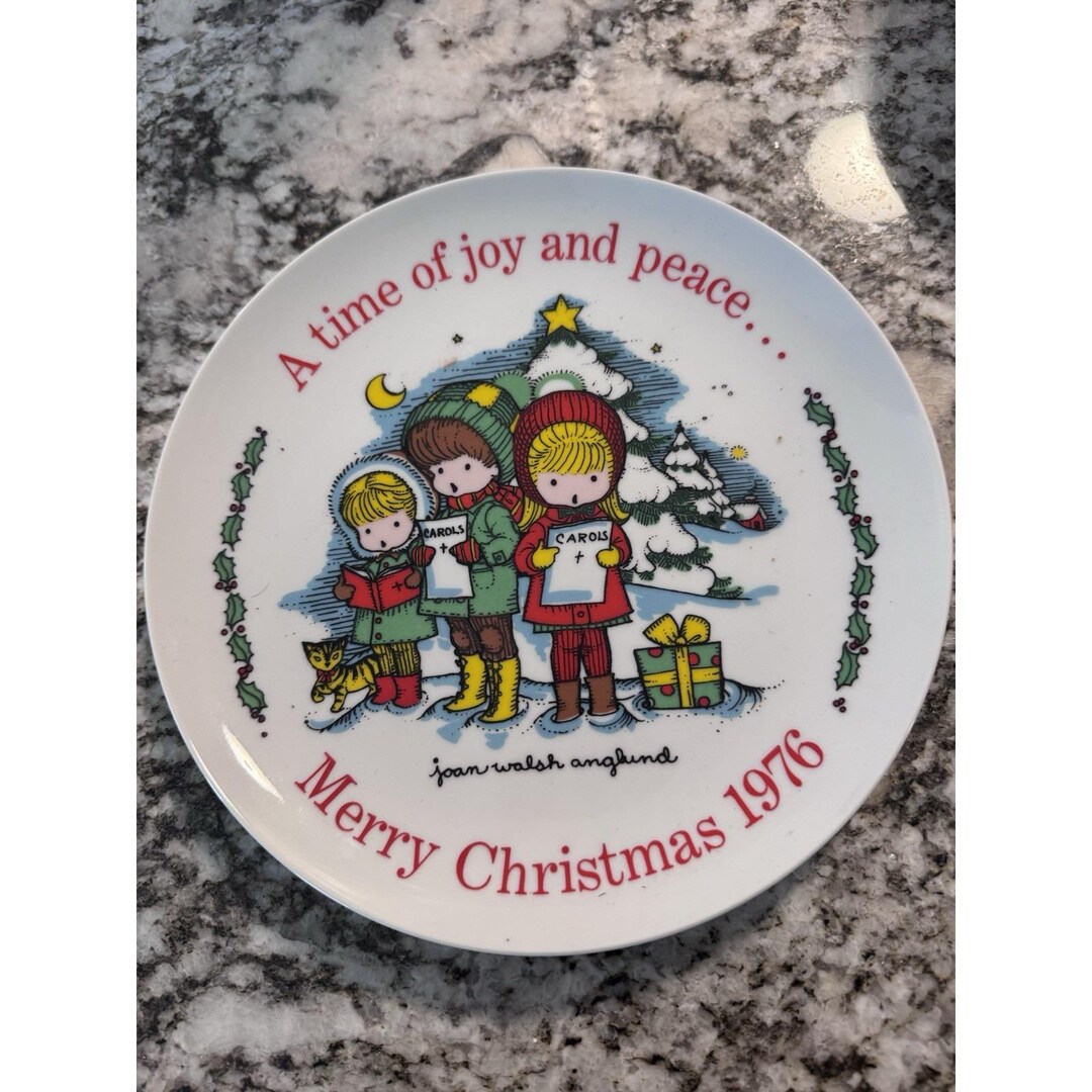 Joan Walsh Anglund Christmas Bicentennial Plate Carolers 1976 9.5