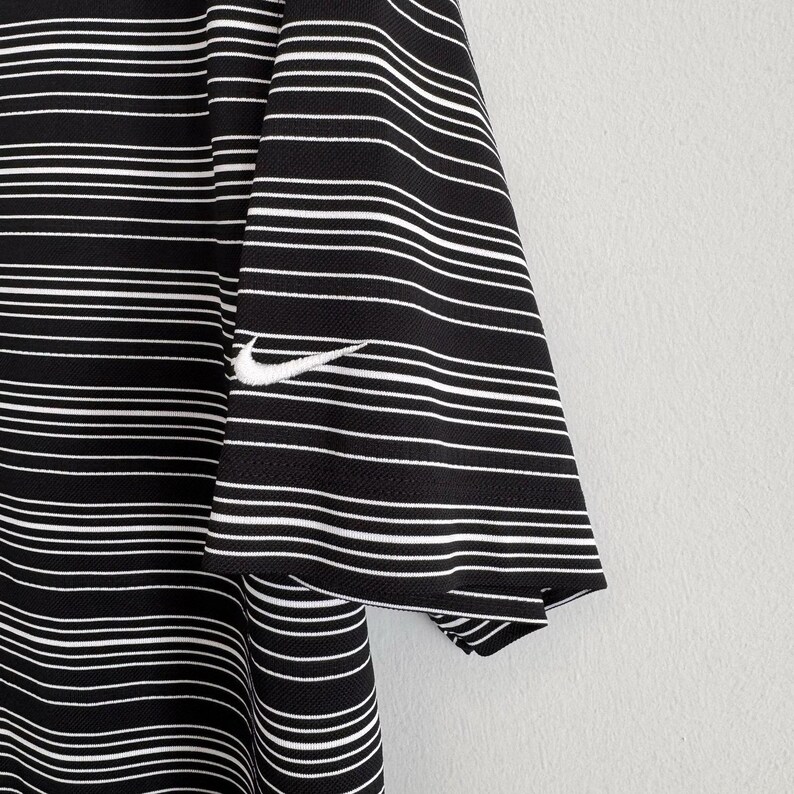 Polo Nike Golf Dri Fit para hombre, talla L, negro, blanco, rayas Swoosh. imagen 4
