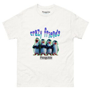 Verrückte Freunde – Pinguintrupp im Chaos – Unisex T-Shirt