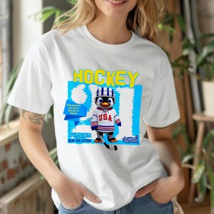 Ice Hockey Penguin – Unisex T-shirt