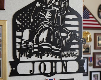 Gepersonaliseerd metalen bord voor brandweerlieden, wanddecoratie met naam van een brandweerman, decoratie ter nagedachtenis aan een brandweerman, gedenkbord met Amerikaanse vlag voor brandweerlieden