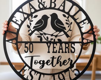 Gepersonaliseerde muurdecoratie met tortelduifjes, gepersonaliseerd naambord voor het stel, cadeau voor stellen, plaquette voor 50 jaar samen, cadeau voor een gouden jubileum