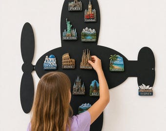 Magnetisch bord met vintage vliegtuigmotief, metalen wanddecoratie met reismagneten, magneethouder met reisthema, magnetenbord voor reissouvenirs