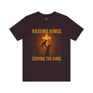Raising Kings Tee, Ojciec Syn Dopasowana Koszulka, Tata Syn Koszulki, Rodzinna Koszulka Graficzna, Król Tata Prezent, Tata Prezent Urodzinowy