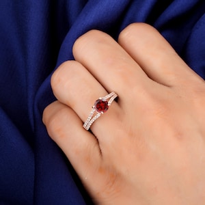 Elegant Round Garnet Ring – Sterling Silver / Gold-Plated Birthstone Jewelry for Women Garnet Jewelery Garnet Engagement Rings Gift for her