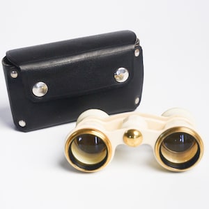 petit théâtre vintage ou lunettes d’opéra, jumelles en cuir noir d’origine, URSS.