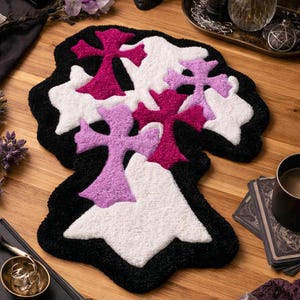 Alfombra gótica morada con cruz, decoración estilo academia oscura, alfombra hecha a mano con mechones.