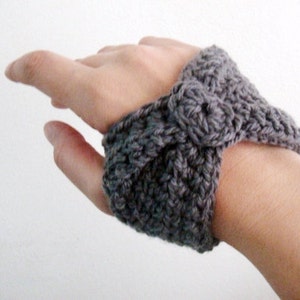 Crochet PATTERN Short Fingerless Gloves Wrist Warmers 11 image 2