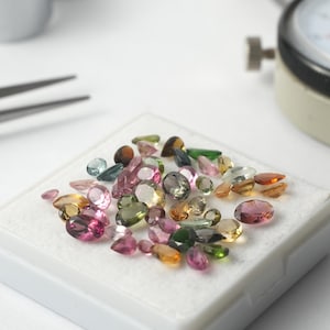 Pierres précieuses multi-tourmaline facettées : 2-7 mm de forme mélangée, 10 pièces