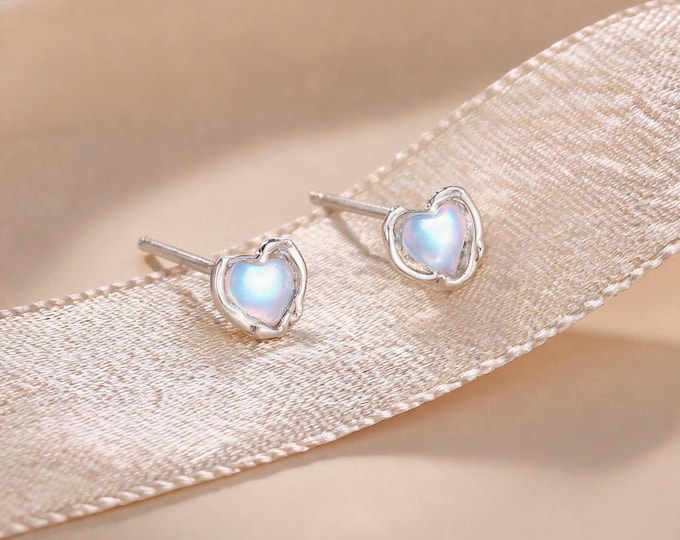 Adorable S999 Sterling Silver Heart Moonstone Stud Earrings with Scalloped Bezel, Romantic Anniversary Jewelry Gift for Girlfriend or Wife.