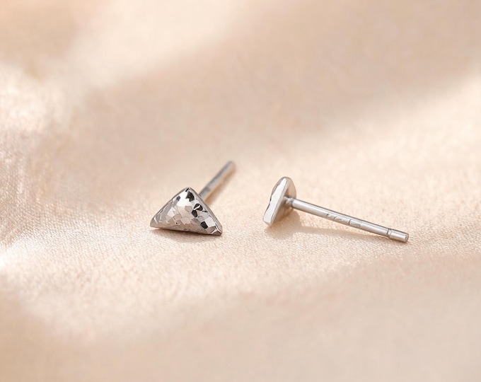 Charming Minimalist S999 Sterling Silver Triangle Stud Earrings with Hammered Texture, A Sweet Geometric Jewelry Gift for Her Daily Wear