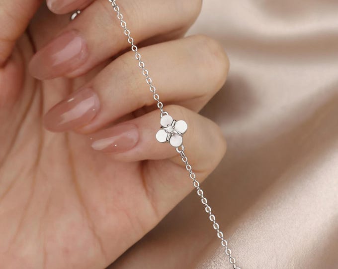 Minimalist Dainty S925 Sterling Silver Four Leaf Clover Bracelet, Mother of Pearl CZ Flower Bracelet for Women Everyday Fine Jewelry