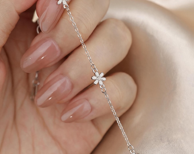 Dainty S925 Sterling Silver Daisy Flower Bracelet, Brushed Finish Minimalist Floral Chain Bracelet for Women Everyday Wear Jewelry