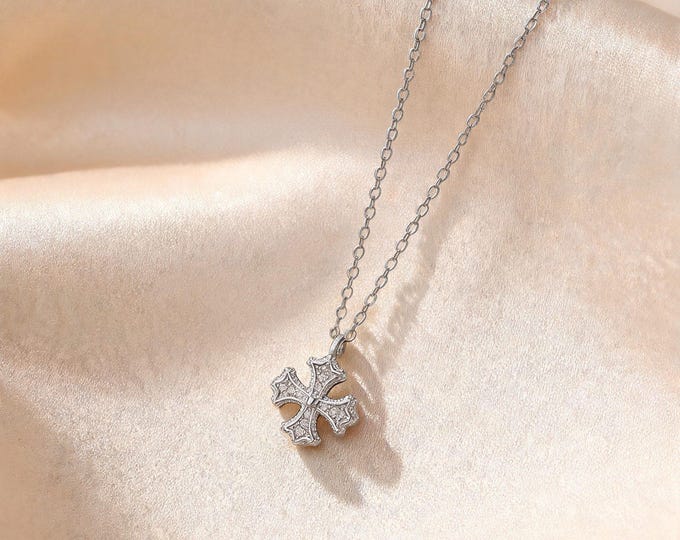 S925 Fine Silver Clover Pendant Necklace, Micro-set Zirconia Four Leaf Design, Dainty Adjustable Chain Jewelry in Silver for Her Women